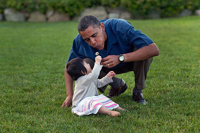 Photograph of President Obama and his niece Savita by Pete Souza/White House